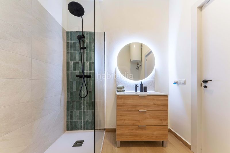 Foto 02b039e7-7bc4-4368-931a-d1b73d8d0694. Edificio in Pego