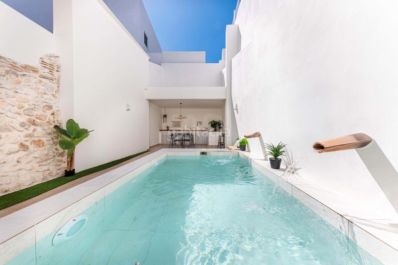 Foto 6e0ac3e2-be90-440f-ad24-dfe2dec0f4f0. Edificio in Pego