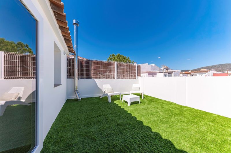 Foto b5372d8b-b1df-430f-b3eb-21333c218285. Edificio in Pego