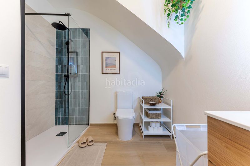 Foto b61b06e2-ebcf-47c8-9d19-7dcfa292c64a. Edificio in Pego