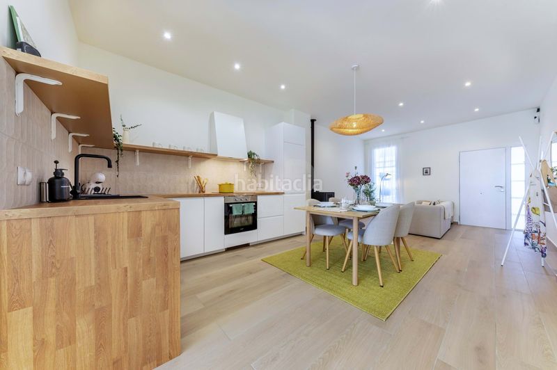 Foto b6a8cdf2-757e-4798-915a-b116dc38d71d. Edificio in Pego