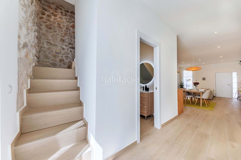 Foto d1f8c68e-47a6-47e1-b32d-1d2b1cc36bfb. Edificio in Pego