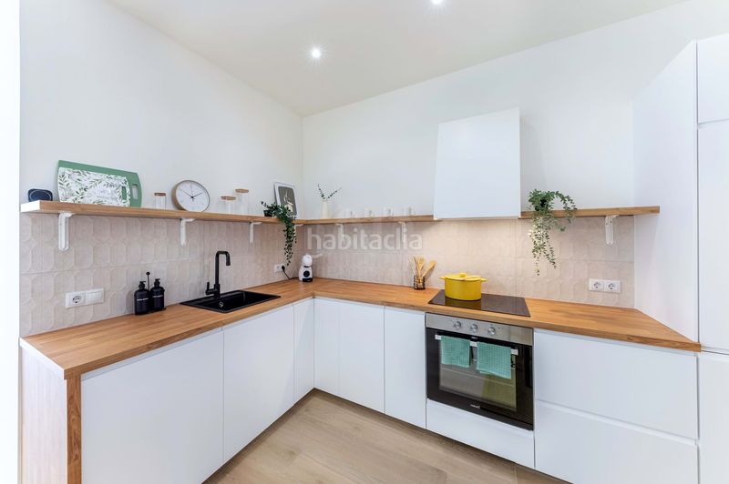 Foto d6259ba8-3552-444d-956b-d22c4c0ac6ea. Edificio in Pego