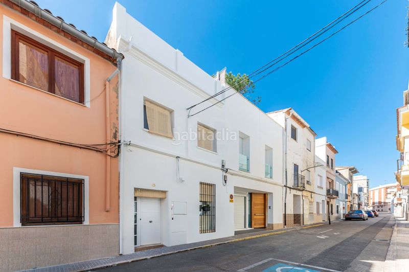 Foto db0a1a69-c82b-4b33-a009-d13cded918b6. Edificio in Pego