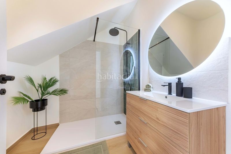 Foto eb1e4b36-9853-49a3-97d7-595e478a401d. Edificio in Pego