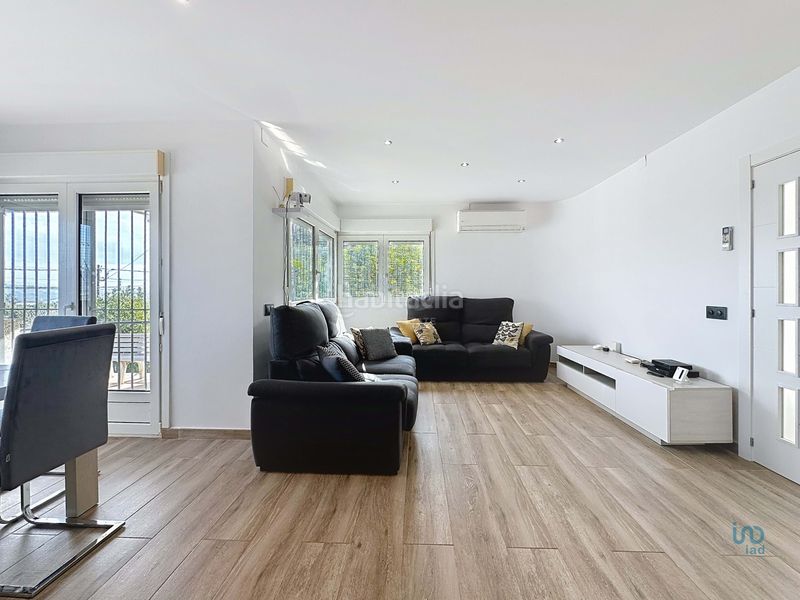 Foto 6a7005d3-18a3-4da2-9fc3-b8d9aacf3894. Chalet en Abrera