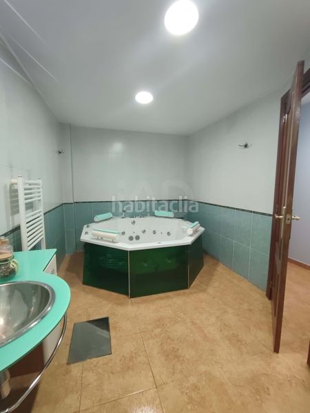 Foto 1df48910-f900-47e4-ba60-275d76ca34ad. Casa aparellada amb calefacció aparcament a Astorga