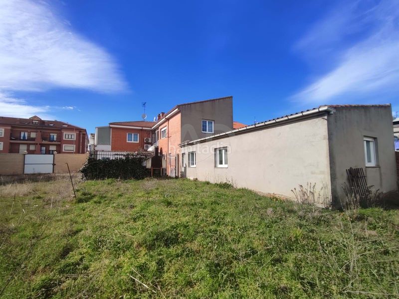 Foto 545ceb11-3b85-4d4f-828d-90239c7a489d. Casa aparellada amb calefacció aparcament a Astorga