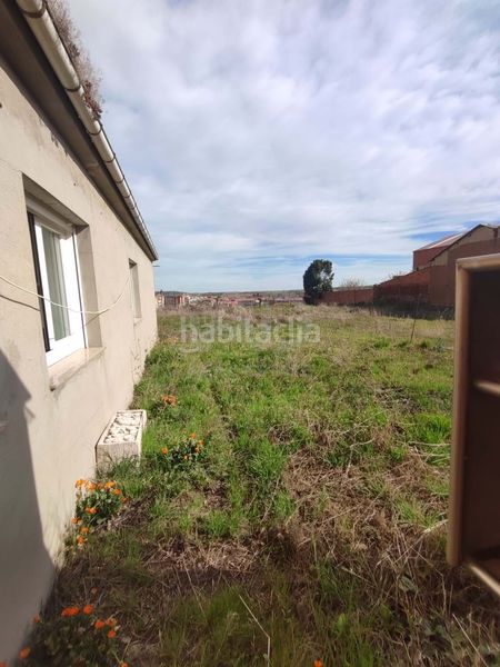 Foto 92b1909d-d9bd-41e4-b51d-ff1ceecc15a8. Casa aparellada amb calefacció aparcament a Astorga