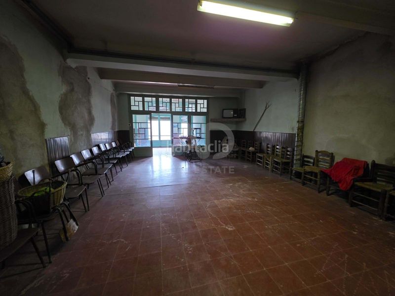 Foto 65cc4cdb-cfb2-4ed5-8e3c-da873ed891c2. Edifici a Ascó