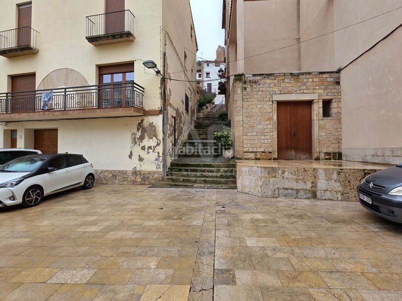 Foto 95c2f3e9-31bc-42d5-bd75-70cebb5bbf11. Edifici a Ascó