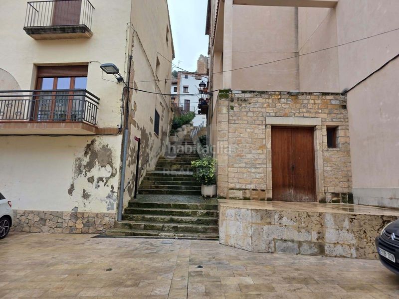 Foto a6e7a23c-c562-4268-aecd-759b7e8ce068. Edifici a Ascó