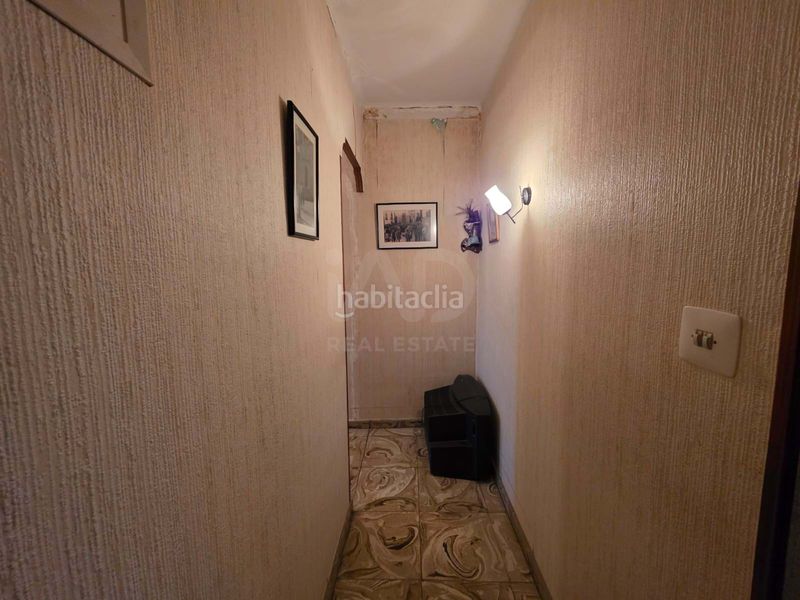 Foto f73aa79a-8916-42a7-a6b8-bc39cbb3a6eb. Edifici a Ascó