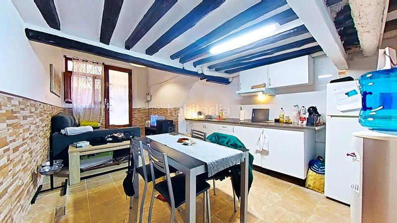 Foto d9a79974-db47-4f54-9d6b-7525cd035381. Edificio en Alcover