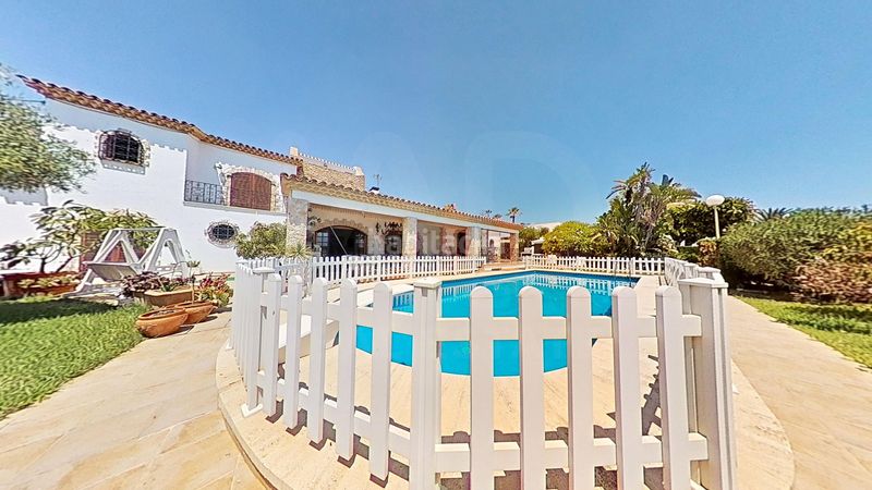 Foto 32777b80-80e5-4d79-8c07-d199031890e0. Xalet amb calefacció aparcament piscina a calas Santa Pola este Santa Pola