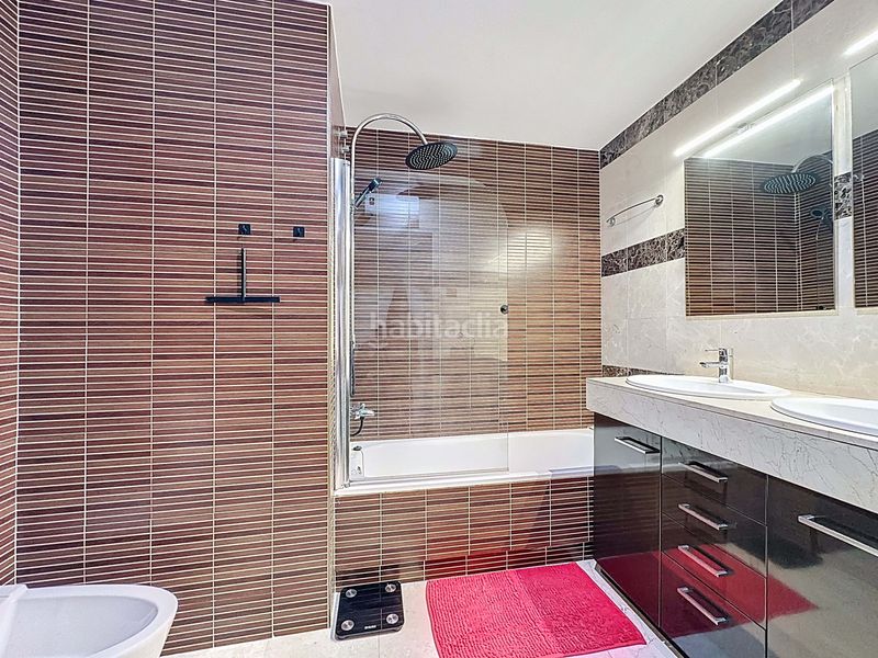 Foto 6f10ac86-eb2d-4e9b-8f12-a3c8260275a7. Casa aparellada amb calefacció aparcament piscina a Sitges