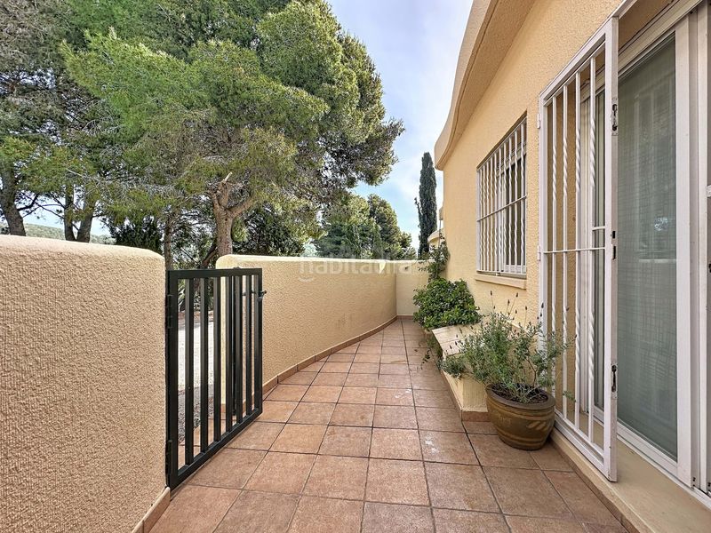 Foto 86cac0b0-db00-4710-af6f-537c9372f84e. Casa aparellada amb calefacció aparcament piscina a Sitges