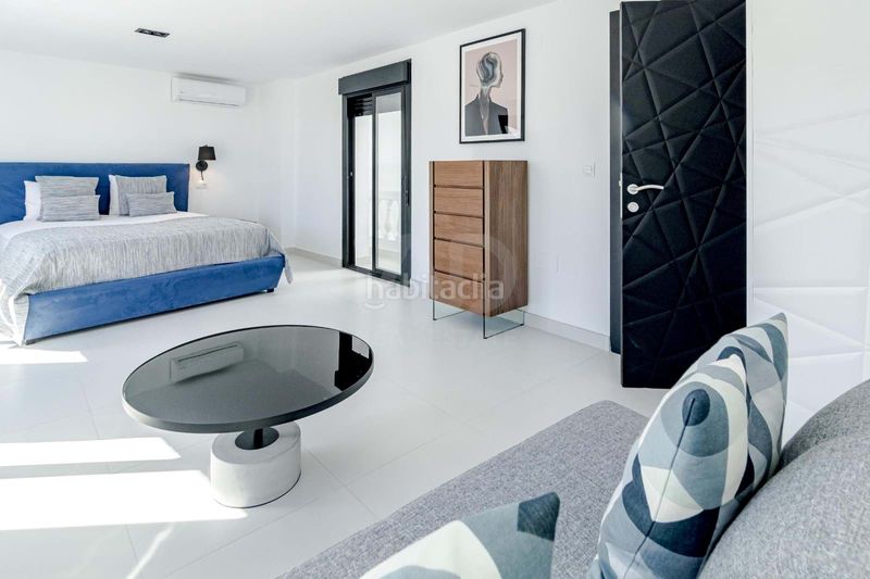 Foto dc49e96a-64bb-4dc8-bcb5-dcb41661bc03. Edifici a Centro Estepona