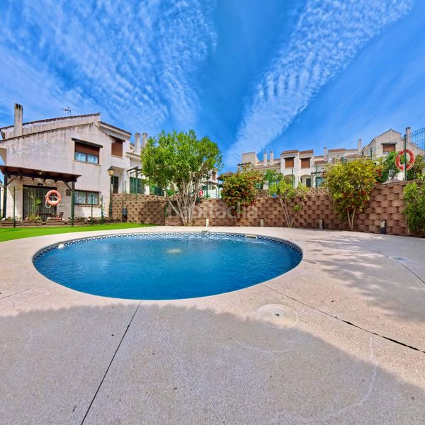 Foto 120e3c2e-1397-4898-b8fa-4be1a19f7a1c. Casa en calle ue sector 10 1 en Ronquillo (El)