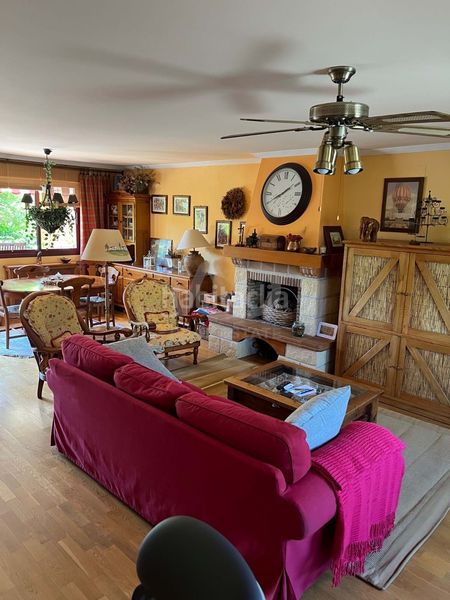 Foto e609a9de-50b7-4263-aec9-cfe7b78b305f. Chalet en Simancas