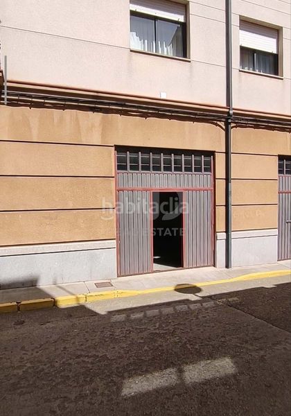 Foto b2c5b131-1a07-49ee-94d9-c8c058a7202b. Aparcament cotxe a Astorga