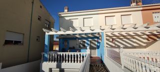 Casa aparellada a Costur