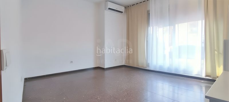 Foto 1c561e0b-3f37-4946-a3fc-c8c54fd3ca39. Àtic amb calefacció a Roquetes Barcelona