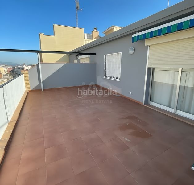 Foto 6e047013-dc59-4ee2-8812-69626e3251dd. Àtic amb calefacció a Roquetes Barcelona