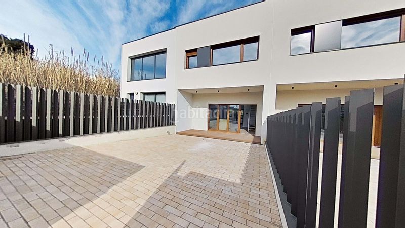 Foto fc0efec0-9f77-43e8-bd6b-785636673d70. Casa amb aparcament a Tordera Tordera