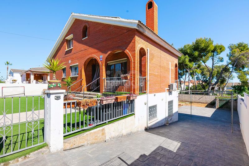 Foto 208d1860-b950-48e4-8933-50171a424ce8. Casa en Els Masos - Els Garrofers Coma-ruga