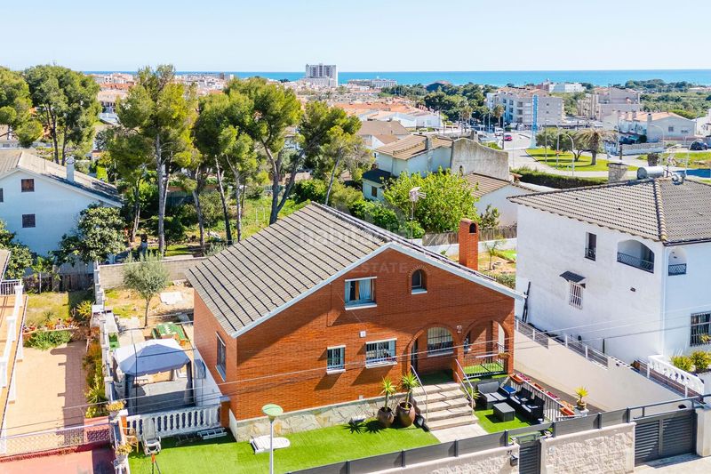 Foto 9e32c401-698e-47f5-b531-67535c856de9. Casa en Els Masos - Els Garrofers Coma-ruga