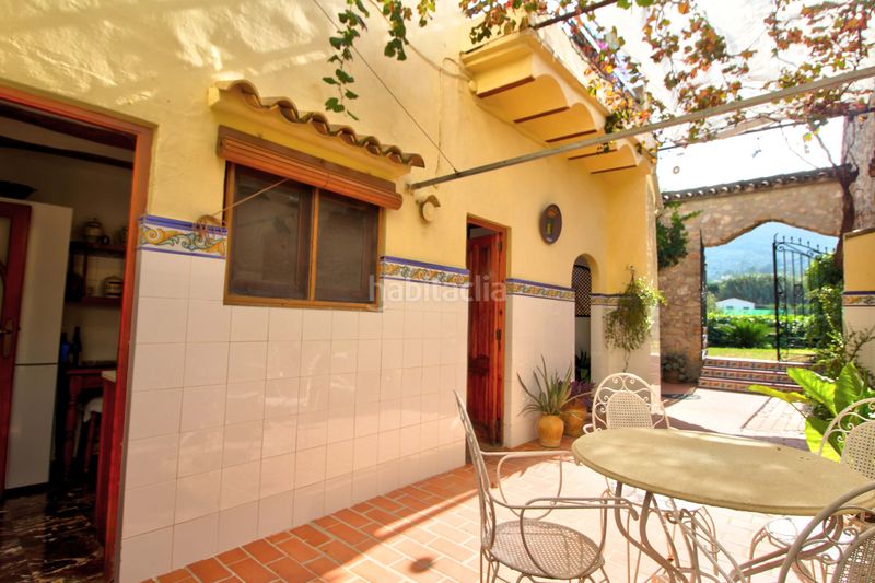 Foto 8deeb38d-d4cb-42f0-8e12-23ce837f9a70. Edificio in Atzúbia (L´)