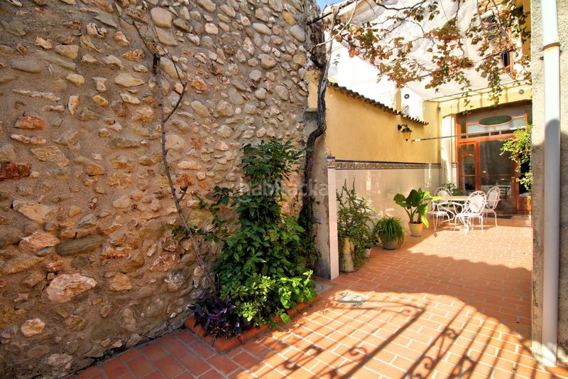 Foto 1c7c5438-9cd7-4cce-9b8b-b64e71f0c23d. Edifici a Atzúbia (L´)