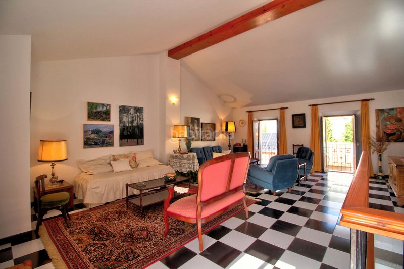 Foto abd499e5-0bf0-4125-8e56-ed633d06ea07. Edifici a Atzúbia (L´)