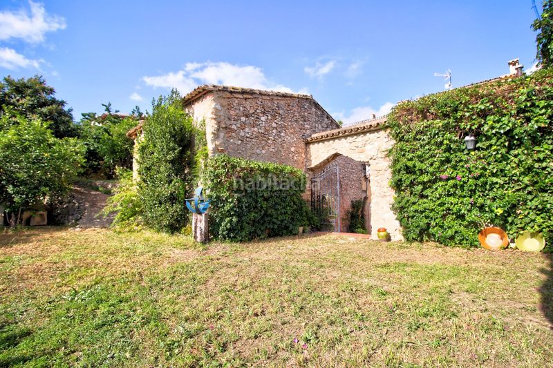 Foto ae06e720-0167-41e7-bdc4-19070605670f. Edifici a Atzúbia (L´)