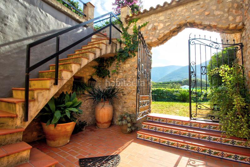 Foto d3438bb6-b56c-45f9-aaf4-81ae7accb1cb. Edifici a Atzúbia (L´)