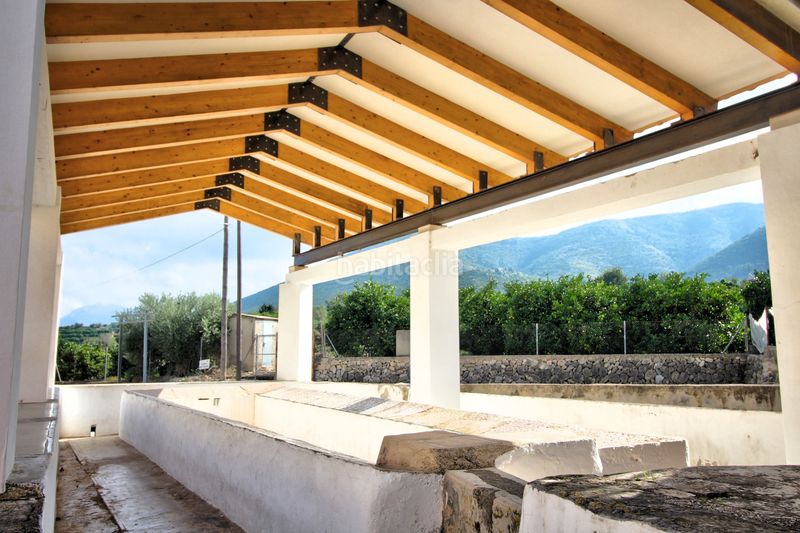 Foto e6aeacaf-5a3b-49bf-abbf-9c06156d694d. Edifici a Atzúbia (L´)