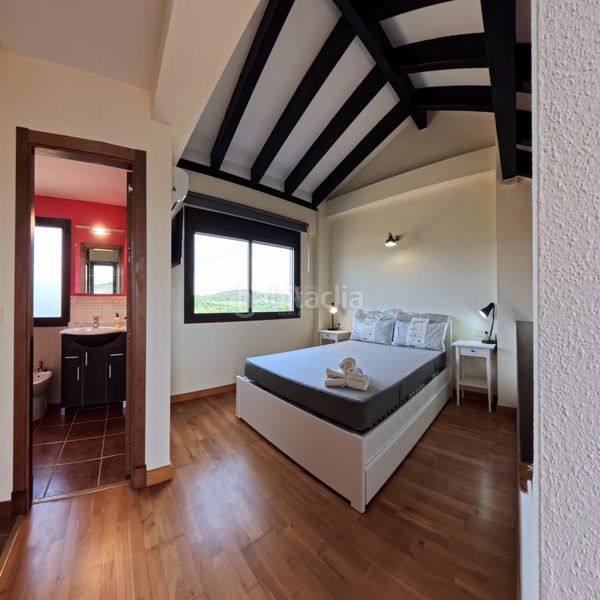 Foto a09d3bc9-9f51-4dd0-8955-e886c56818af. Casa amb piscina a Ronquillo (El)