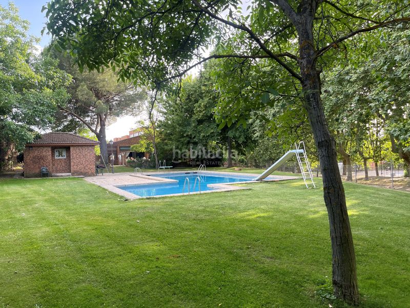 Foto a7d256e8-df90-49cb-a907-91b7d072e0ef. Xalet amb calefacció piscina a Robledo de Chavela