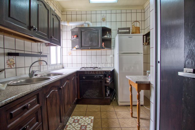 Foto c887a5b5-d0c3-4f34-a05a-acfbdb7667da. Edificio in Rute