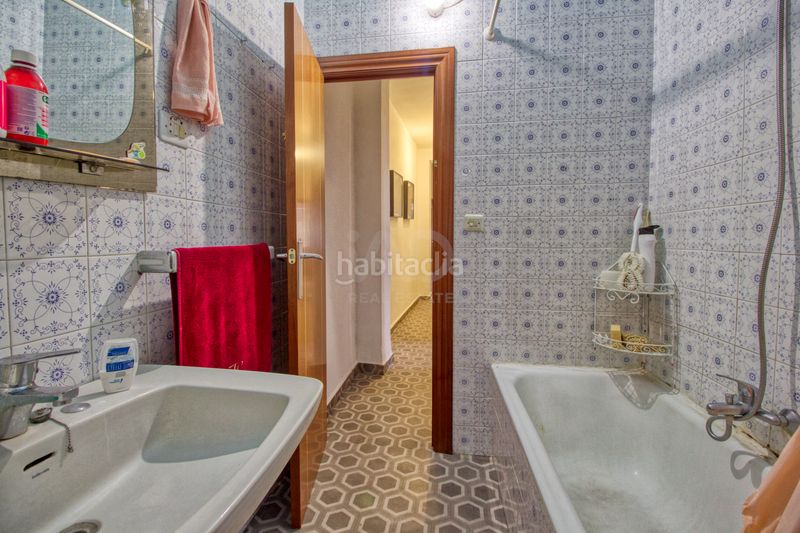 Foto f85a133f-4622-4d48-ae7a-19d1cc1958f3. Edificio in Rute