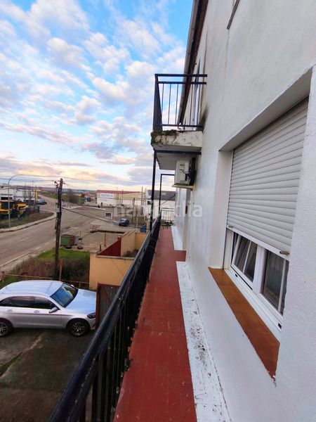 Foto b7fe4776-27f0-4f37-9d2b-7575358936dd. Edificio en Sahagún