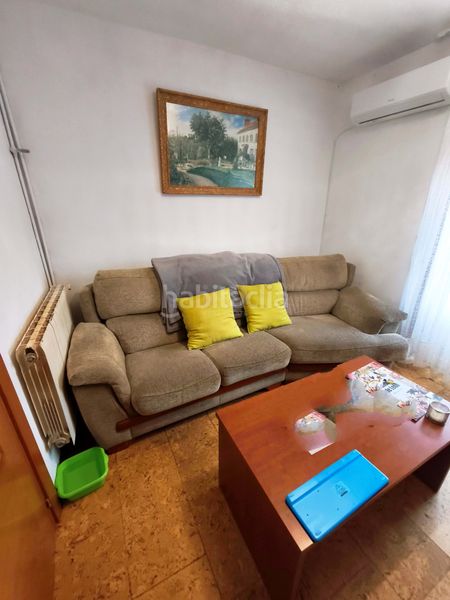 Foto ee81dfc1-abbd-4b19-8c85-041a86f37f50. Edificio en Sahagún