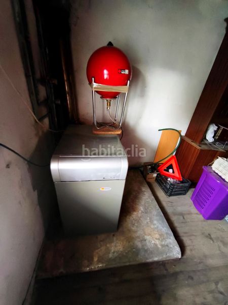 Foto f9cf0d5f-f99a-48aa-84a7-a420f25b8e7e. Edificio en Sahagún