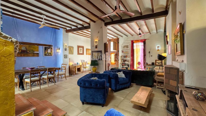 Foto feeaad3d-ba48-4815-ba22-1cadbdeb9830. Edificio en Pego