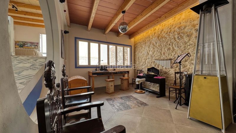 Foto 1a243ea5-921a-48a7-ba88-276473a389d1. Edifici a Pego