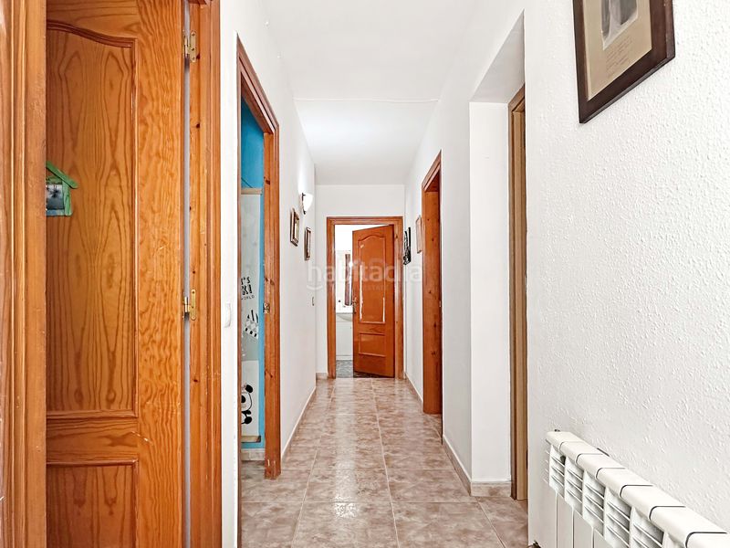 Foto cee9fcb6-f5e0-49b4-8cb8-4e47fbf931f7. Casa a carrer calaf a Roda de Barà