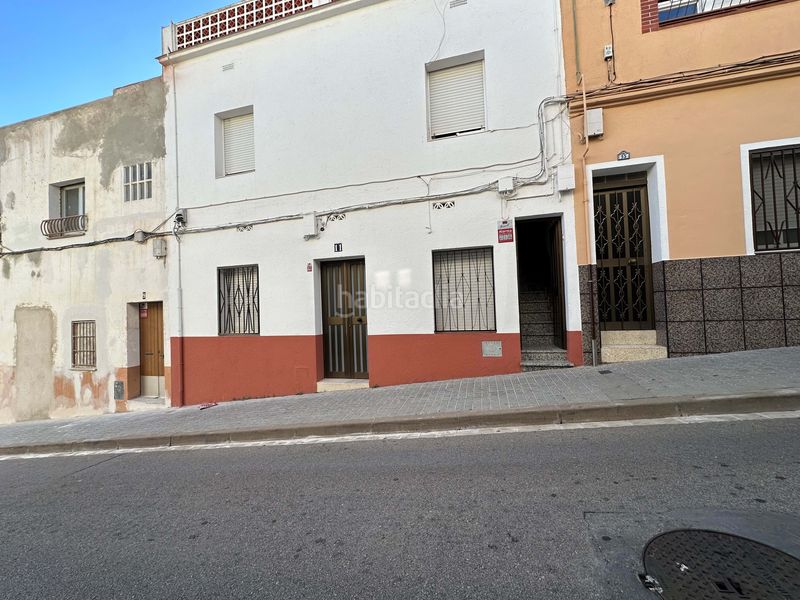 Foto 5cf92fec-4102-4300-84fb-023be3f4d9e2. Casa aparellada amb calefacció a Cerdanyola Nord Mataró