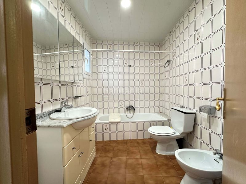 Foto f4376fb5-1d9e-4422-a2c4-cbad009e0dd5. Casa aparellada amb calefacció a Cerdanyola Nord Mataró