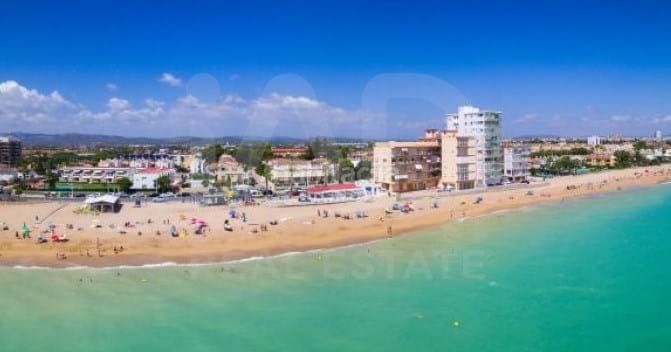 Foto 9f1ec94a-0c67-4d09-89fd-3c6418030c5e. Edificio en Papa Luna - Platja del Gurugú Benicarló